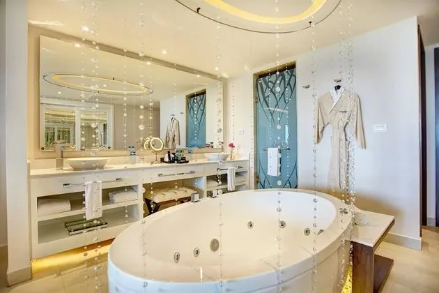 Honeymoon Suite Ocean View Diamond Club