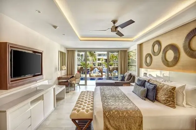Luxury Junior Suite Swim Out