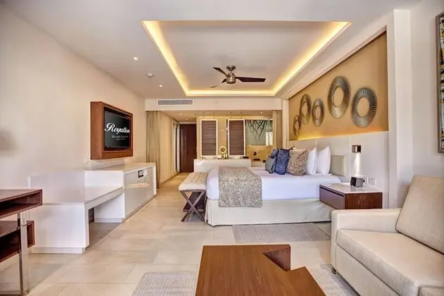 Luxury Junior Suite Swim Out