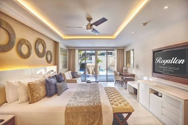 Luxury Junior Suite Swim Out