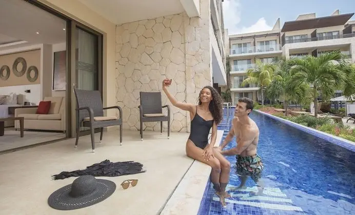 Luxury Junior Suite Swim Out