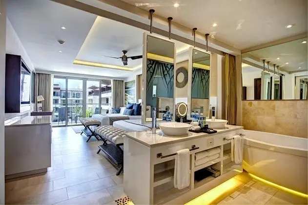 Luxury Junior Suite Swim Out