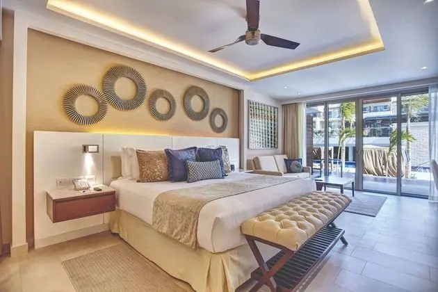 Luxury Suite Swim Out
