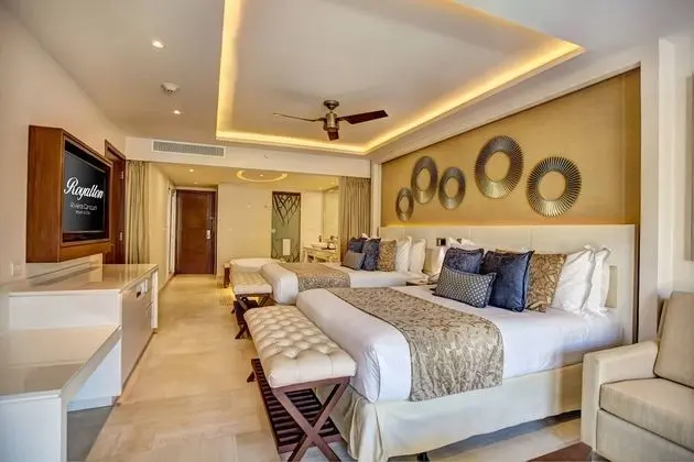 Luxury Suite with Terrace Jacuzzi
