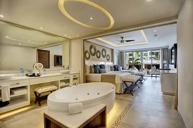 Luxury Suite with Terrace Jacuzzi