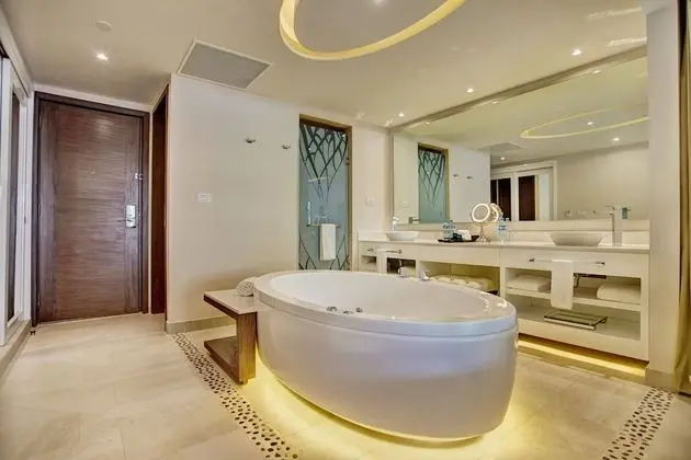 Luxury Suite with Terrace Jacuzzi