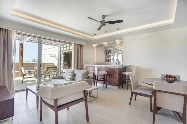 Luxury Penthouse One bedroom suite Ocean view terrace jacuzi Diamond Club