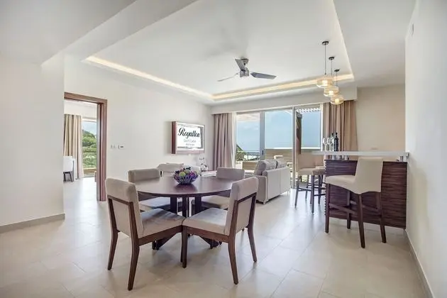Luxury Penthouse One bedroom suite Ocean view terrace jacuzi Diamond Club