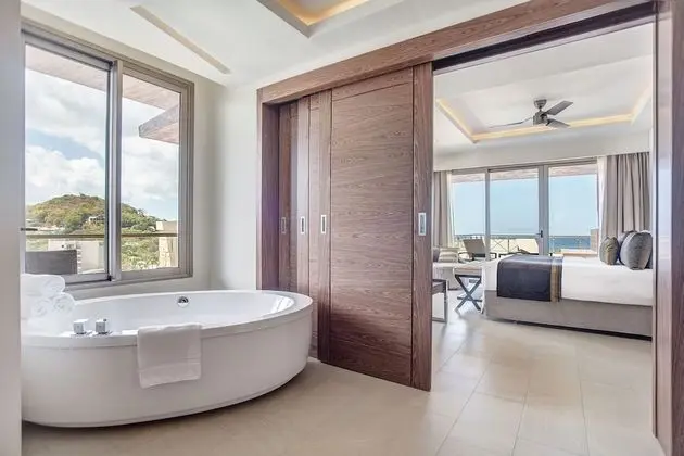 Luxury Penthouse One bedroom suite Ocean view terrace jacuzi Diamond Club