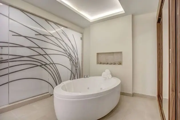 Luxury Presidential one Bedroom ocean view