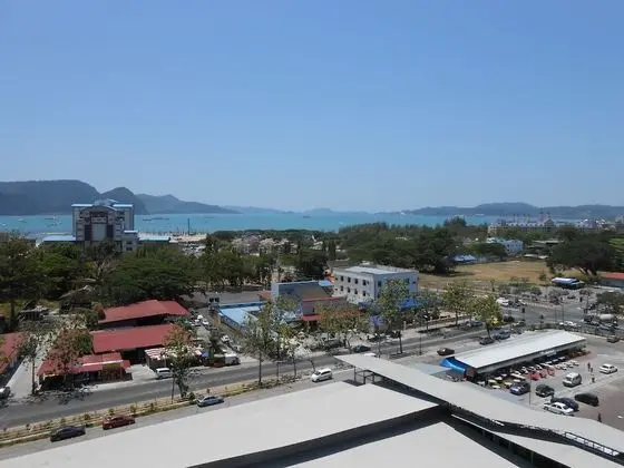 Deluxe Suite Hill View