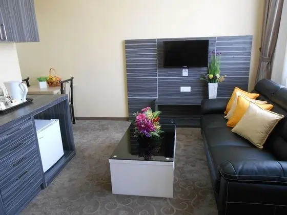 Deluxe Suite Hill View