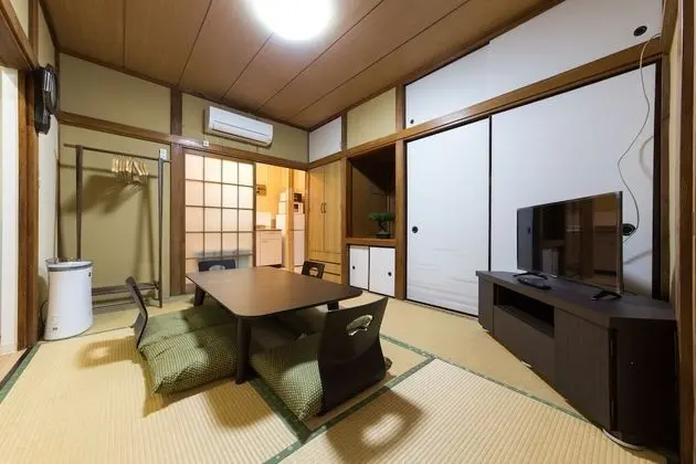 Ev (Private Vacation)