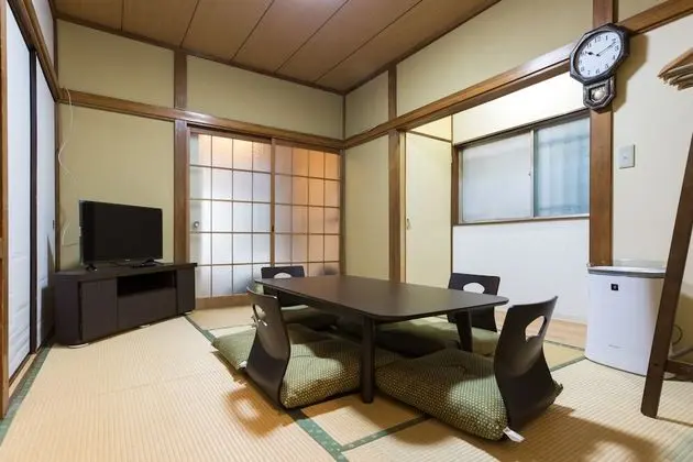Ev (Private Vacation)