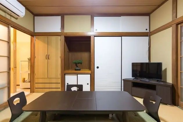 Ev (Private Vacation)
