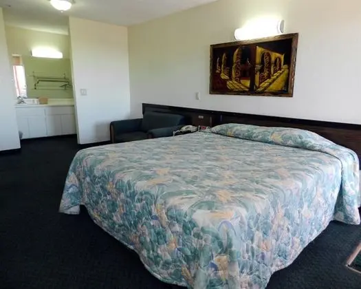 Junior Suite (Non-Smoking)