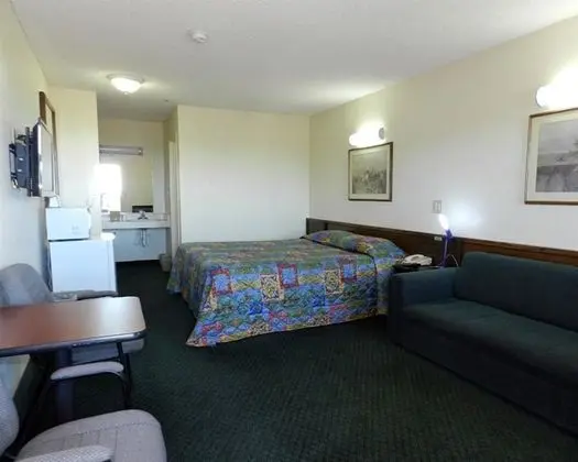 Standard Room, 1 King Bed (Non-Smoking)