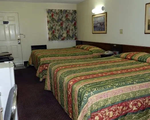Standard Room, 2 Queen Beds (Non-Smoking)