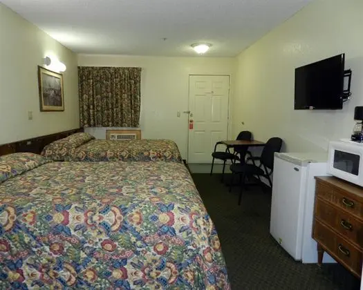 Standard Room, 2 Queen Beds (Non-Smoking)