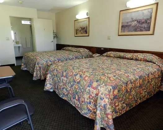 Standard Room, 2 Queen Beds (Non-Smoking)