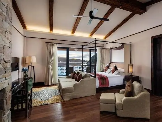 Deluxe Tek Büyük Yataklı Oda, Göl Manzaralı