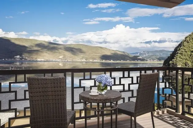 Deluxe Tek Büyük Yataklı Oda, Göl Manzaralı