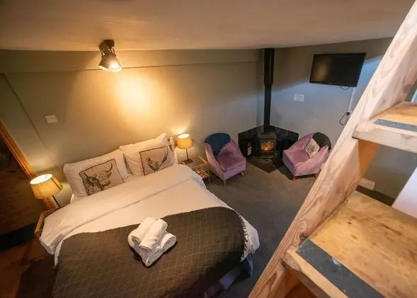Tek Büyük Yataklı Oda, Banyolu/Duşlu (The Piggeries Room)