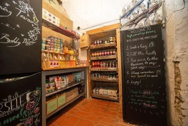 Tek Büyük Yataklı Oda, Banyolu/Duşlu (The Piggeries Room)