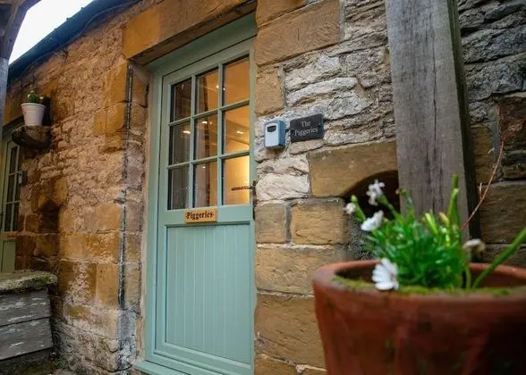 Tek Büyük Yataklı Oda, Banyolu/Duşlu (The Piggeries Room)