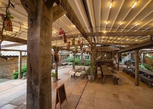 Tek Büyük Yataklı Oda, Banyolu/Duşlu (The Piggeries Room)