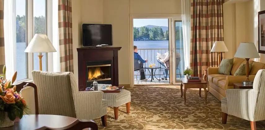 Deluxe Oda, 1 En Büyük (King) Boy Yatak ve Çekyat (Waterfront Collection One Bedroom Sui)