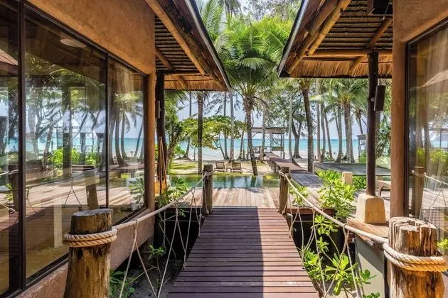 Beachfront Suite Pool Villa