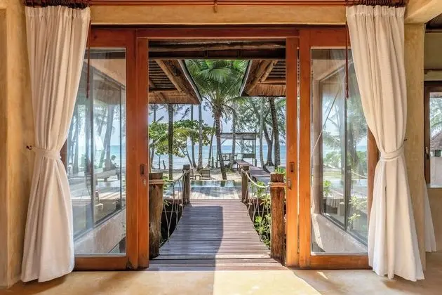 Beachfront Suite Pool Villa