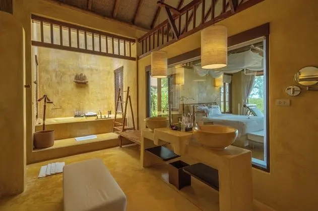 Beachfront Suite Pool Villa