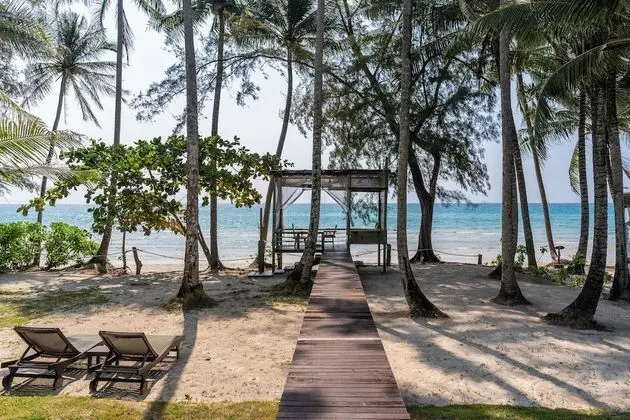 Beachfront Suite Pool Villa