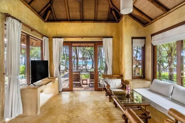 Beachfront Suite Pool Villa