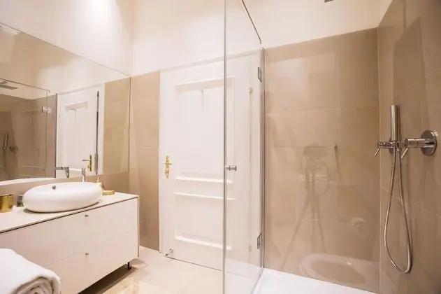 Luxury Apart Daire, 1 En Büyük (King) Boy Yatak ve Çekyat (Suite #6)