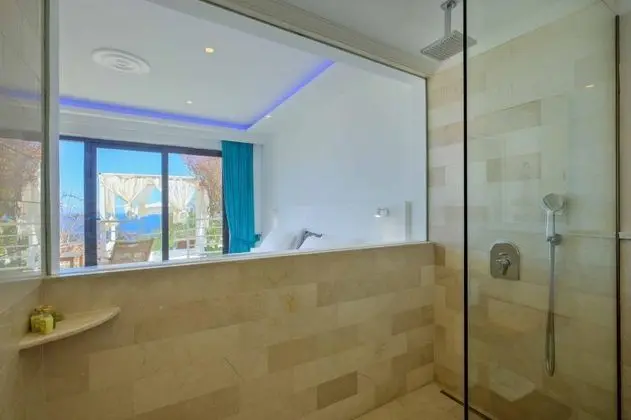 Honeymoon Suite, Deniz Manzaralı, Jakuzili