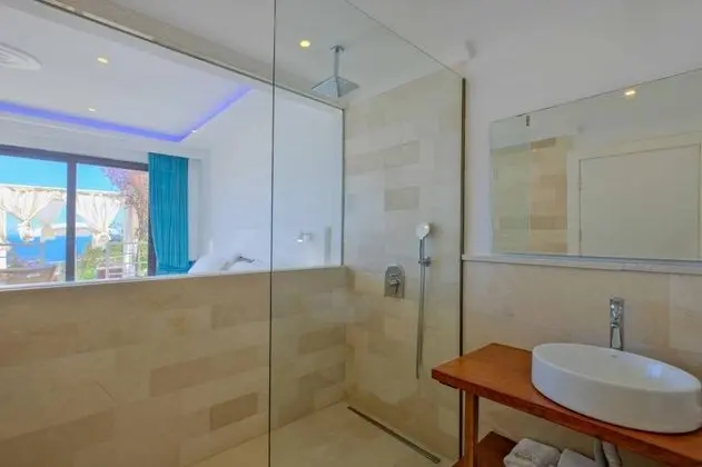 Honeymoon Suite, Deniz Manzaralı, Jakuzili