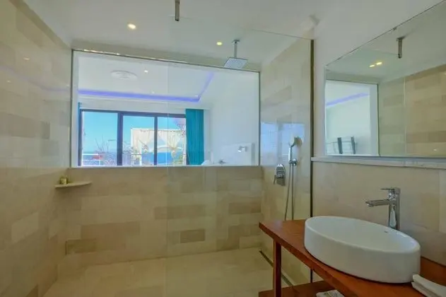 Honeymoon Suite, Deniz Manzaralı, Jakuzili