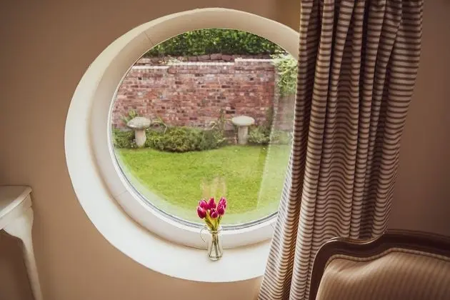 Süit, Özel Banyo (The Stables Suite)