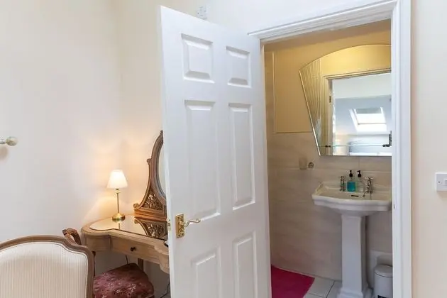 Süit, Özel Banyo (The Stables Suite)