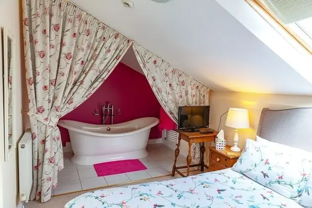 Süit, Özel Banyo (The Stables Suite)