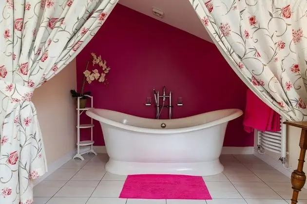 Süit, Özel Banyo (The Stables Suite)