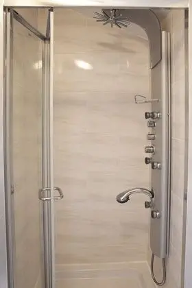 Süit, Özel Banyo (The Stables Suite)