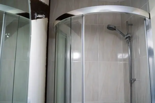 Tek Büyük Yataklı Oda, Özel Banyo (The Roost)