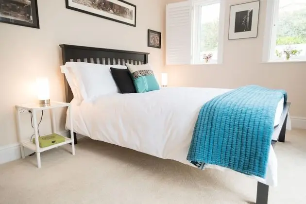 Luxury Tek Büyük Yataklı Oda, 1 Büyük (Queen) Boy Yatak, Engellilere Uygun, Bahçe Manzaralı (Leigh)