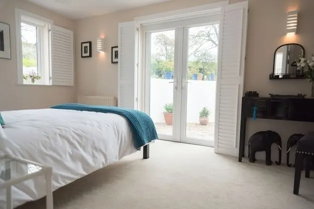 Luxury Tek Büyük Yataklı Oda, 1 Büyük (Queen) Boy Yatak, Engellilere Uygun, Bahçe Manzaralı (Leigh)