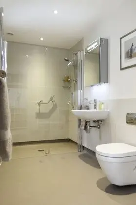 Luxury Tek Büyük Yataklı Oda, 1 Büyük (Queen) Boy Yatak, Engellilere Uygun, Bahçe Manzaralı (Leigh)