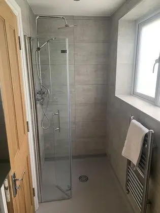 Deluxe Tek Büyük veya İki Ayrı Yataklı Oda, Banyolu/Duşlu